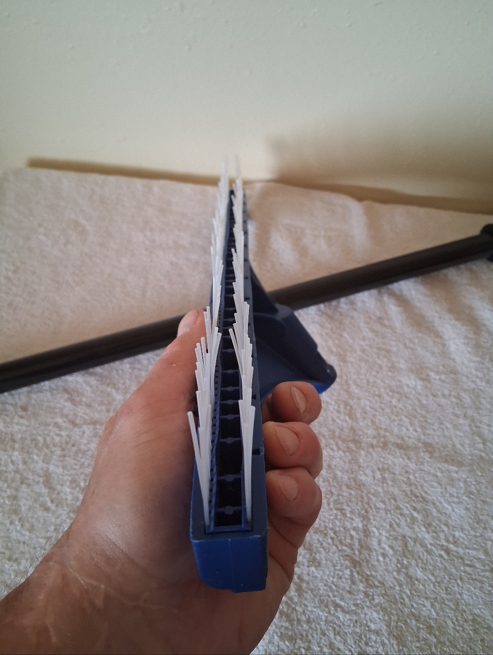 New 18" Carpet Rake 51" Telescope Handle Plastic Light Weight Black Blue Nwot - Picture 7 of 8